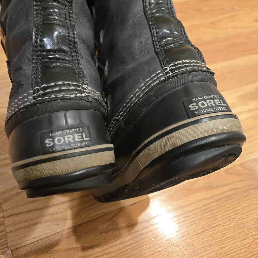 Sorel Joan of Arctic Black and Gray Waterproof Winter Boots Faux Fur Cuff CW3